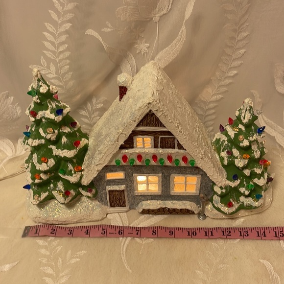 Vintage Ceramic Light up Christmas house with miniature Carolers Accessories. - Picture 9 of 11